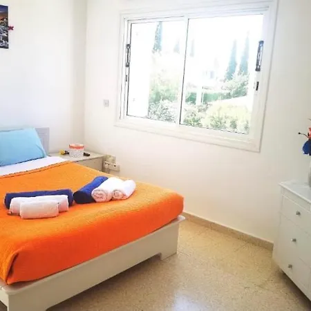2 Bedroom Semi Detached Ferienhaus Protaras