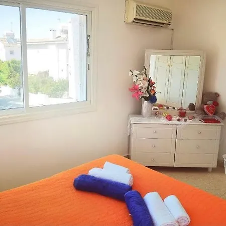 2 Bedroom Semi Detached Ferienhaus *